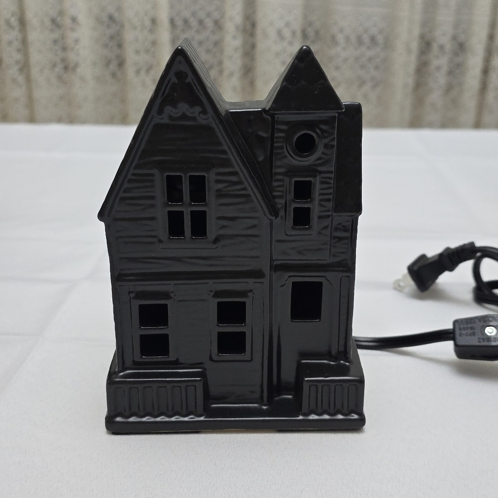 Ashland Halloween Light-Up Haunted House Wax Warmer Bundle + 4 Ghostly Wax Melts - Picture 3 of 12